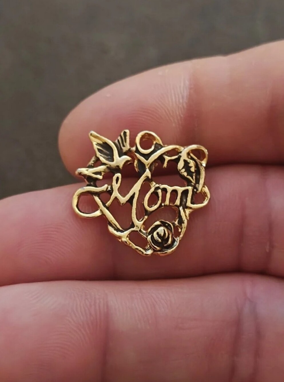 1980s Gold Tone"Mom" Floral Heart Pin